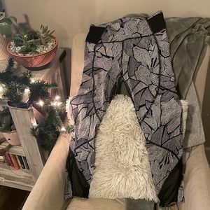 Lululemon Everlux and Mesh Leggings, size 6